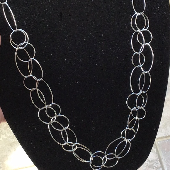 Lot of 4 necklaces, 2 gold, 2 silver sizes vary - Picture 6 of 8